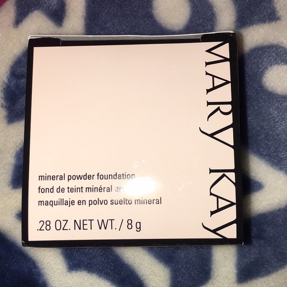 Mary Kay mineral foundation - Picture 3 of 4